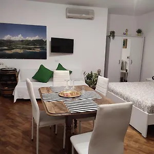 בית הארחה Leonardo Rome Holidays